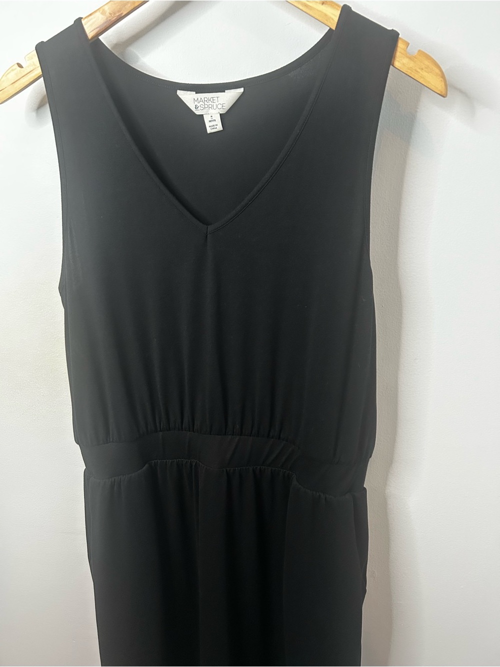 Market & Spruce Black V‑Neck Midi Dress with Defined Waist - Picture 5 of 7